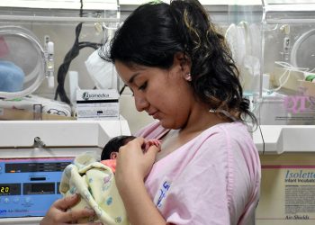 Ministerio de Salud impulsará método Madre Canguro en red hospitalaria