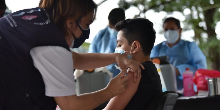 Avanza plan de vacunación en Alta Verapaz.