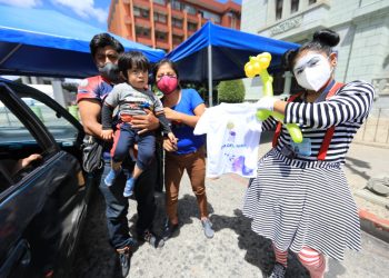 Música en vivo, globoflexia, entrega de playeras, son algunas de las actividades que realiza el Ministerio de Cultura.