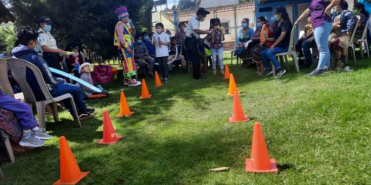 PNC insta a niñez a formar parte de la Escuela Policial