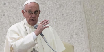 El Papa pide que se escuche y no defraude a jóvenes que piden cambios