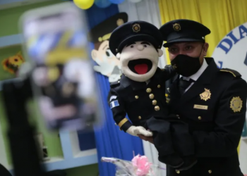 Policía brinda mensaje de prevención a niños con dinámicas infantiles