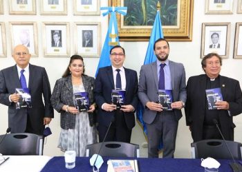 Presentan libro para concientizar sobre la migración irregular