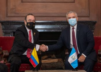 Presidente de Colombia da bienvenida a mandatario guatemalteco