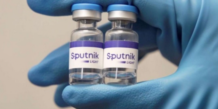 Rusia asegura que su vacuna monodosis tiene eficacia del 70 % contra variante delta