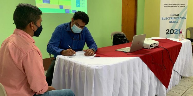 MEM continúa censo para implementar servicio de energía eléctrica en Baja Verapaz