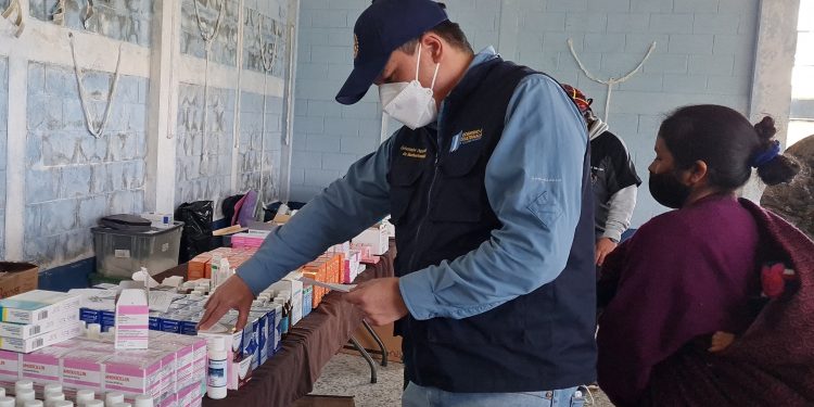 Jornada médica beneficia a más de 500 personas en San Juan Ixcoy