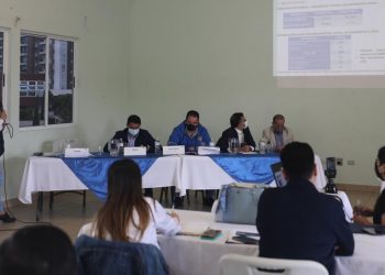 Autoridades y vecinos analizan avances y retos para el desarrollo de Mixco