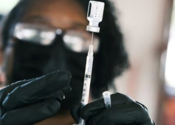 Suiza autoriza tercera dosis de refuerzo para personas en riesgo