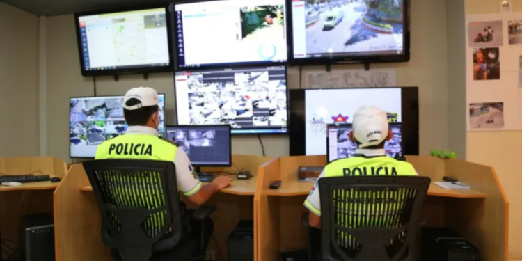 Supervisan Centro de Monitoreo de la Alcaldía Auxiliar y Vecinos Organizados de la zona 10