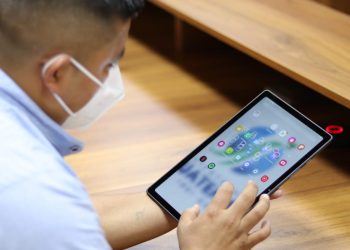 Entregan 632 tablets a docentes de enseñanza media