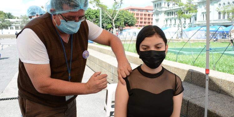 Lanzan vacunación contra virus del papiloma humano para prevenir cáncer cervicouterino
