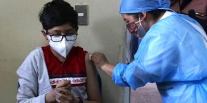 Vacunación a menores en Totonicapán.