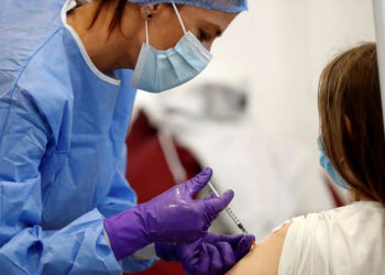 Vacunas no son una terapia genética con efectos adversos desconocidos