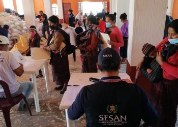 Familias vulnerables ante la desnutrición reciben alimentos