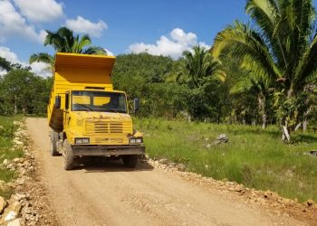 Continúa mejora de carreteras terciarias en Petén