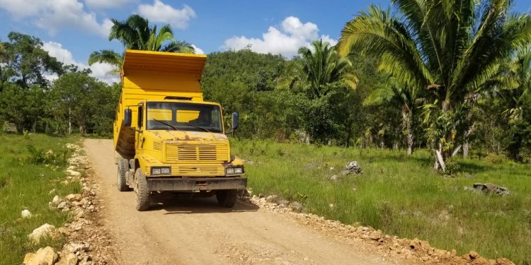 Continúa mejora de carreteras terciarias en Petén