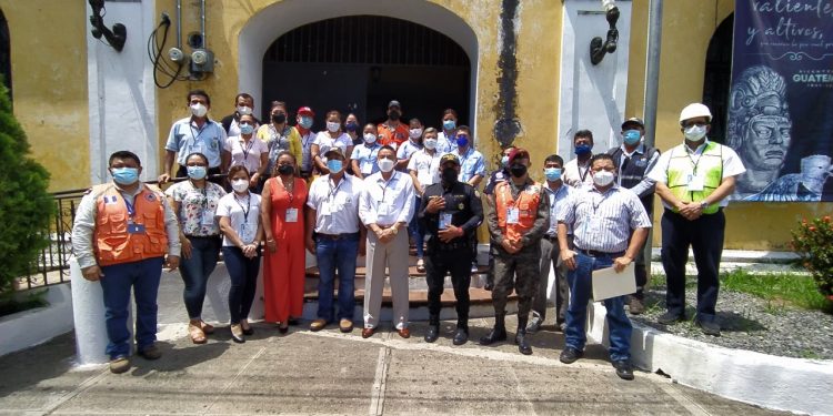 Miembros de la Codred de Suchitepéquez reciben acreditaciones