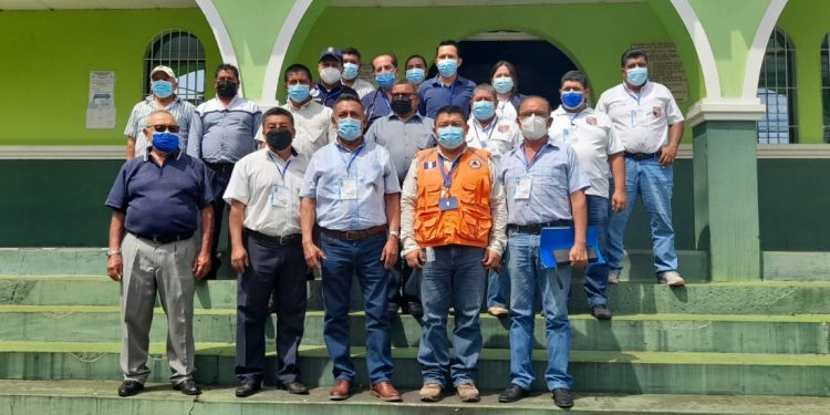 Entregan credenciales a integrantes de la Comred en Zunilito, Suchitepéquez