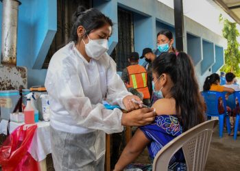 Comienza la vacunación para menores en Purulhá y San Miguel Chicaj