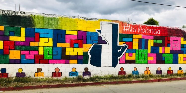 Jóvenes se valen del arte para concientizar sobre la prevención de la violencia