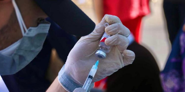 Salud vacuna a perros y gatos para prevenir la rabia en Totonicapán