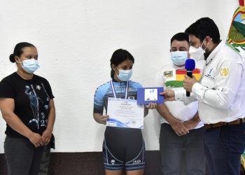 Gobernación reconoce a deportista jalapaneca