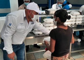 Habitantes de San Miguel Pochuta se benefician con comedor social