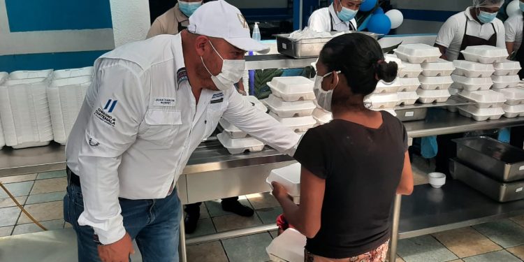 Habitantes de San Miguel Pochuta se benefician con comedor social