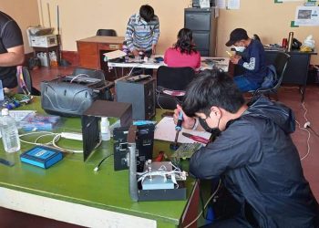 Adolescentes de Huehuetenango se capacitan en tecnología celular