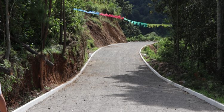 Inauguran mejoramiento de camino rural en Comitancillo