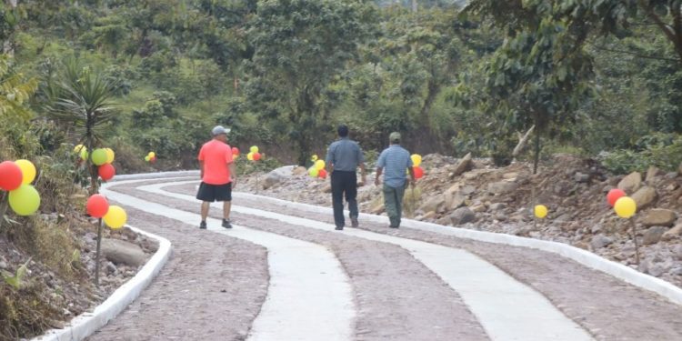 Vecinos de San Rafael Pie de La Cuesta se benefician con mejoras en vía de comunicación