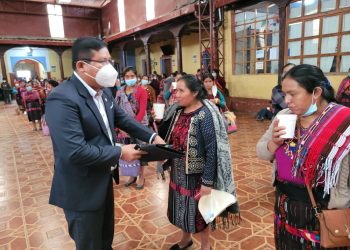 Entregan aporte del bono social en Chichicastenango