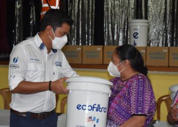 Donación de ecofiltros contribuye al bienestar de familias quetzaltecas