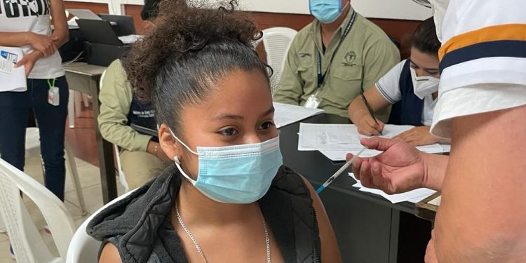 Huehuetenango comienza a aplicar segunda dosis contra COVID-19 a adolescentes