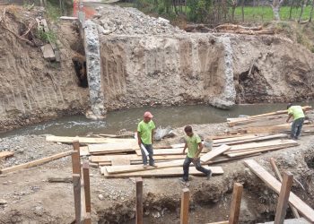 Avanzan trabajos para reponer puente vehicular en Estanzuela