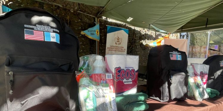 Embajada de EE. UU. dona kits de limpieza e higiene para familias de escasos recursos