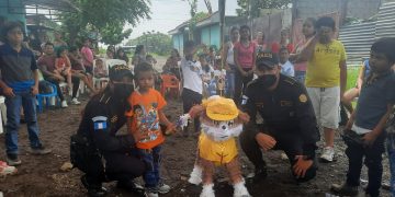 PNC de Escuintla comparte con niños