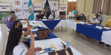 Comparten información sobre distribución de jóvenes en Servicio Cívico de Petén