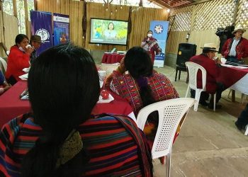 Personal de Salud y representantes del área Ixil dialogan sobre vacunación contra el COVID-19