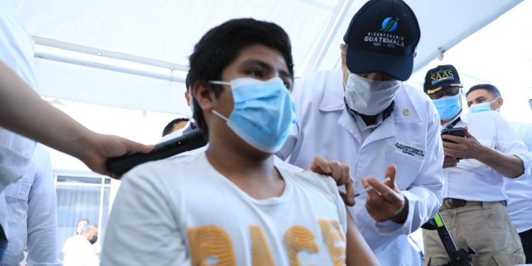 Presidente: “En la medida en que la gente se vacune, vamos a poder ir abriendo cada día más el país”