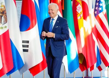 Biden pide a sus socios esfuerzos para resolver la escasez de suministros