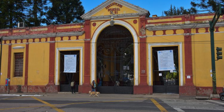 Conozca los horarios y restricciones para visitar cementerios públicos y privados