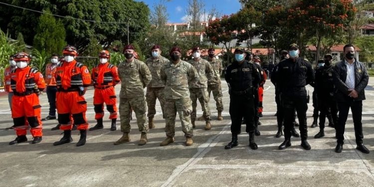 Policías, elementos de Conred y bomberos se instruyen en medicina táctica
