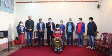 Entregan sillas de ruedas a niños y adultos en Momostenango, Totonicapán