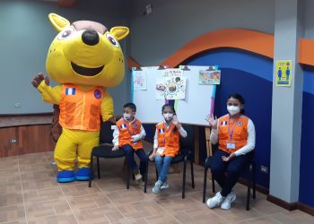 Premian a niños ganadores del concurso de dibujo Por una Guatemala sin Desastres