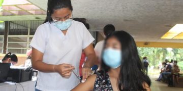 Continúa inmunización de niños mayores de 12 años en Retalhuleu