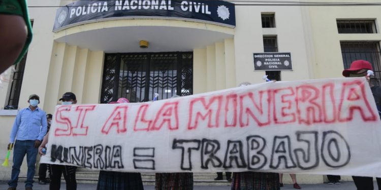 Pobladores agradecen a la PNC por acciones de seguridad en El Estor