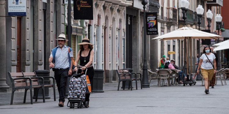 Media España se libera de todas las restricciones por COVID-19