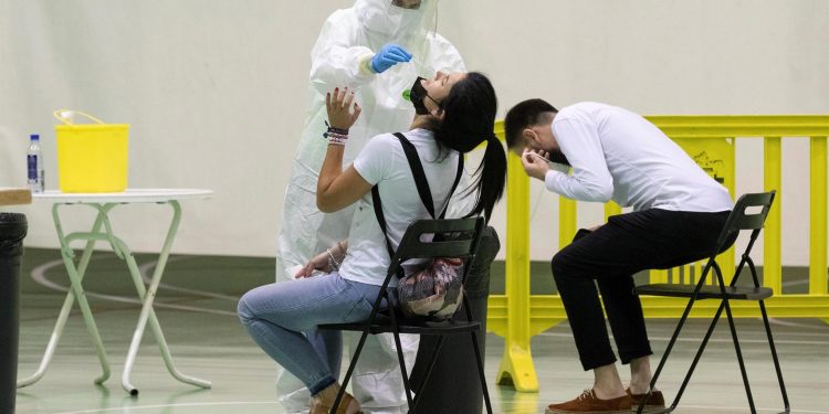 Media España se libera de todas las restricciones por COVID-19